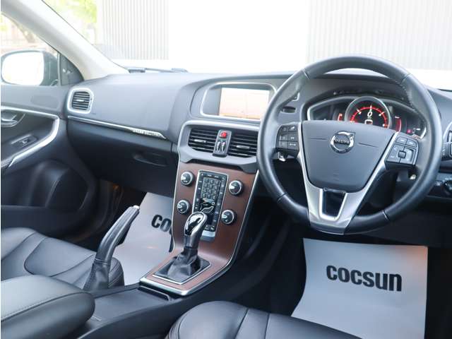 ボルボ Ｖ４０クロスカントリー Ｄ４ サマム ディーゼルターボ R1年 () 99