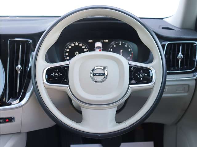 ボルボ Ｖ６０ Ｔ５　インスクリプション R1年 () 99