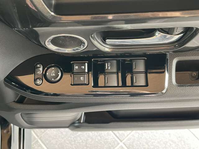 ホンダ Ｎ　ＢＯＸ カスタム ６６０ Ｇ Ｌ ホンダセンシング R1年 (近畿) 99