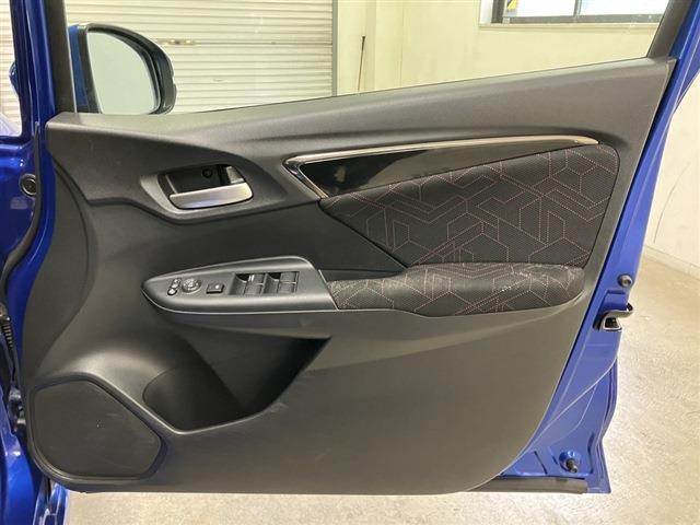 ホンダ フィット １．５ ＲＳ H25年 (東海) 99