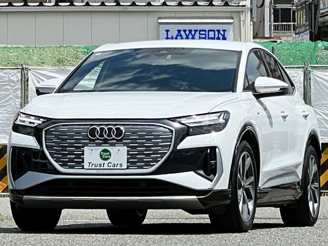 アウディ Ｑ４　ｅ−トロン　スポーツバック ４０　Ｓライン R6年 (近畿) 99