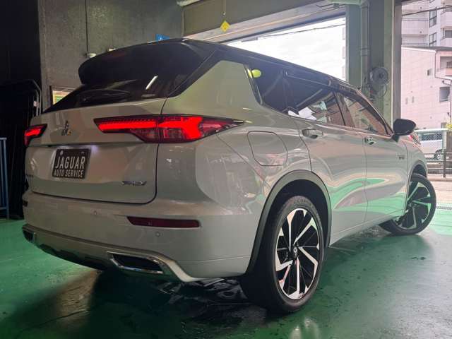 三菱 アウトランダーＰＨＥＶ ＰＨＥＶ ２．４ Ｐ ４ＷＤ R4年 (近畿) 99