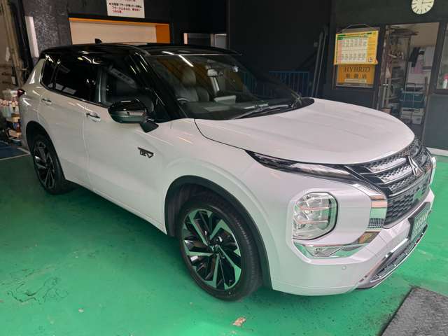 三菱 アウトランダーＰＨＥＶ ＰＨＥＶ ２．４ Ｐ ４ＷＤ R4年 (近畿) 99