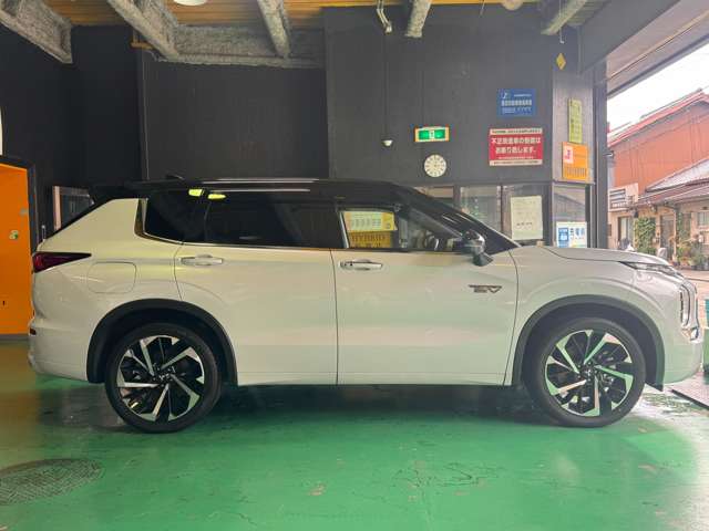 三菱 アウトランダーＰＨＥＶ ＰＨＥＶ ２．４ Ｐ ４ＷＤ R4年 (近畿) 99