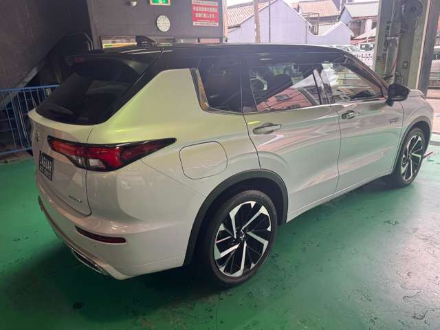 三菱 アウトランダーＰＨＥＶ ＰＨＥＶ ２．４ Ｐ ４ＷＤ R4年 (近畿) 99