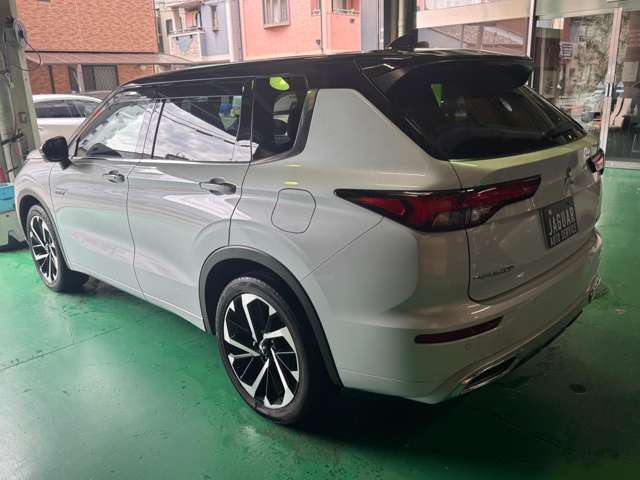 三菱 アウトランダーＰＨＥＶ ＰＨＥＶ ２．４ Ｐ ４ＷＤ R4年 (近畿) 99