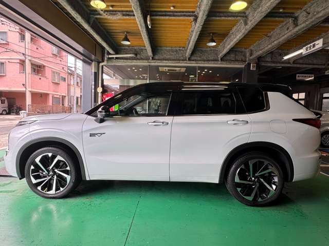 三菱 アウトランダーＰＨＥＶ ＰＨＥＶ ２．４ Ｐ ４ＷＤ R4年 (近畿) 99