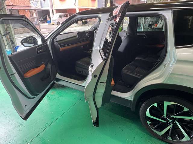 三菱 アウトランダーＰＨＥＶ ＰＨＥＶ ２．４ Ｐ ４ＷＤ R4年 (近畿) 99