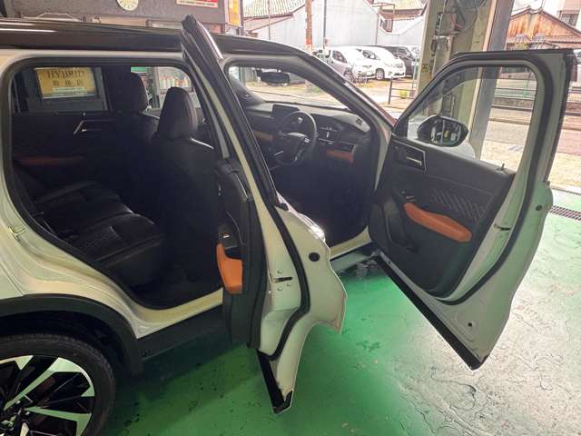 三菱 アウトランダーＰＨＥＶ ＰＨＥＶ ２．４ Ｐ ４ＷＤ R4年 (近畿) 99
