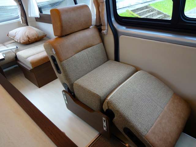 トヨタ ハイエースバン レクビィ R4年 (関東) 99