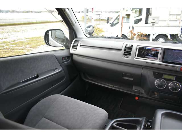 トヨタ ハイエースワゴン ２．７ グランドキャビン ４ＷＤ H24年 (近畿) 99