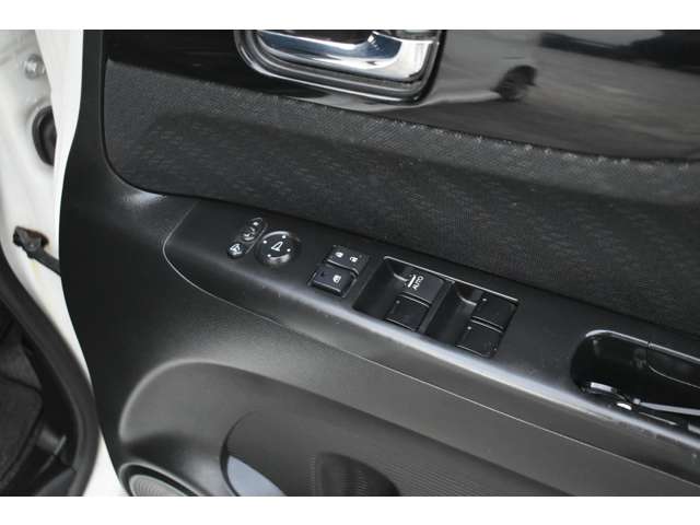 ホンダ Ｎ　ＢＯＸ ６６０ カスタムＧ ＳＳパッケージ H25年 (近畿) 99