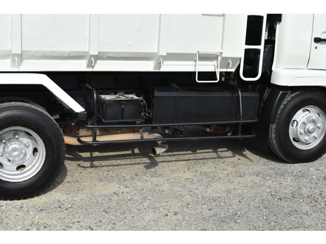 ＵＤトラックス コンドル ４トン深ダンプ H18年 (近畿) 99