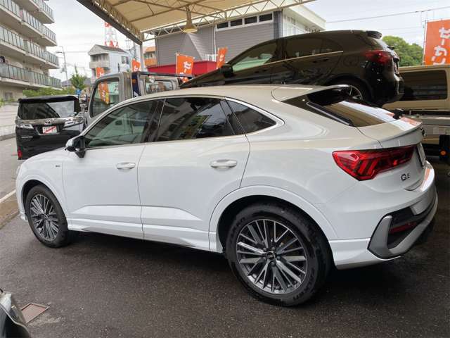 アウディ Ｑ３　スポーツバック ３５　ＴＦＳＩ　Ｓライン R3年 (近畿) 99