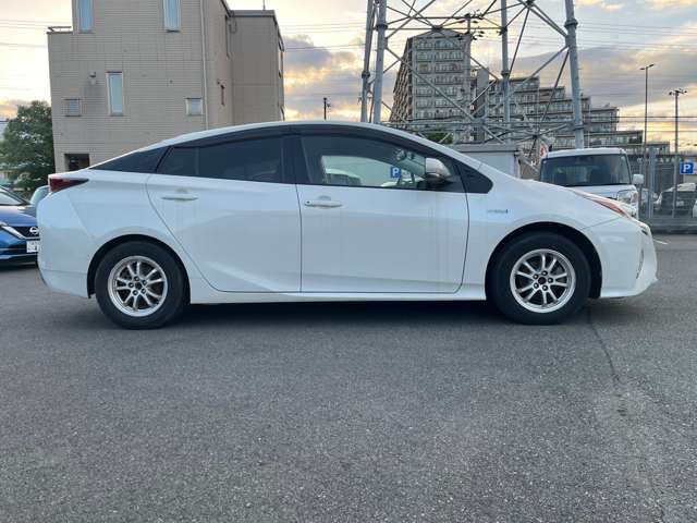 トヨタ プリウス １．８ Ｓ セーフティ プラス H28年 (近畿) 99
