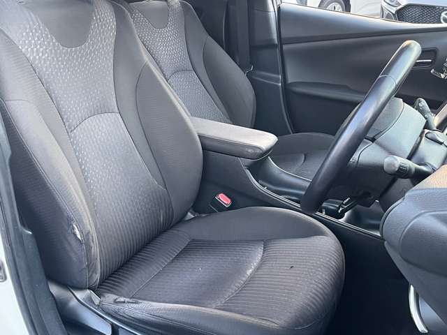 トヨタ プリウス １．８ Ｓ セーフティ プラス H28年 (近畿) 99