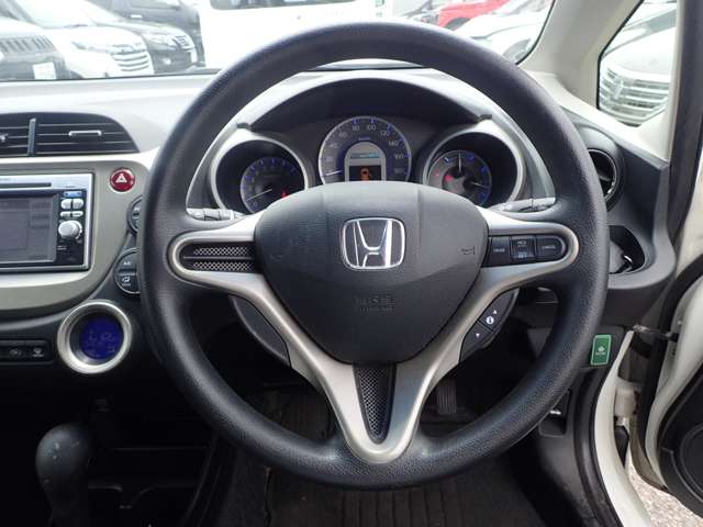 ホンダ フィット　ハイブリッド １．３ スマートセレクション H23年 (近畿) 99