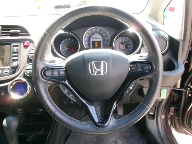 ホンダ フィット　シャトル　ハイブリッド １．３ スマートセレクション H24年 (近畿) 99