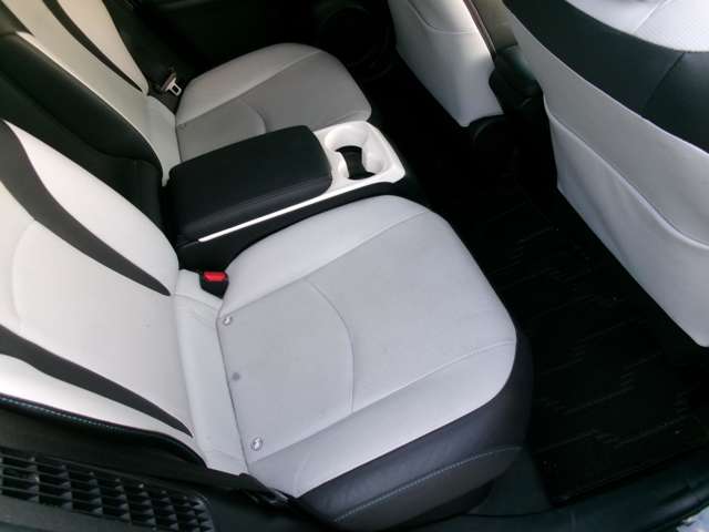 トヨタ プリウスＰＨＶ １．８ Ａ レザーパッケージ R1年 (近畿) 99