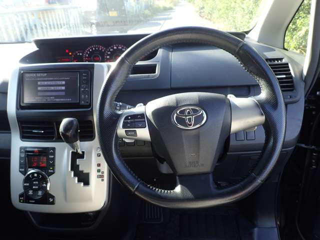 トヨタ ヴォクシー ２．０ ＺＳ 煌 H23年 (近畿) 99