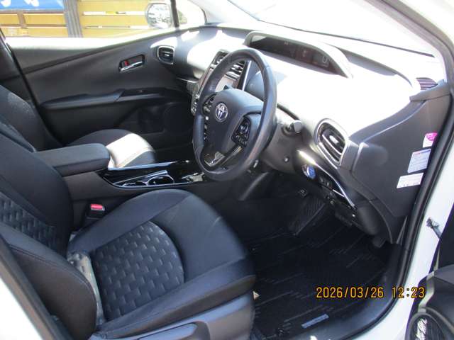 トヨタ プリウスＰＨＶ １．８ Ｓ セーフティ プラス H30年 (九州・沖縄) 99