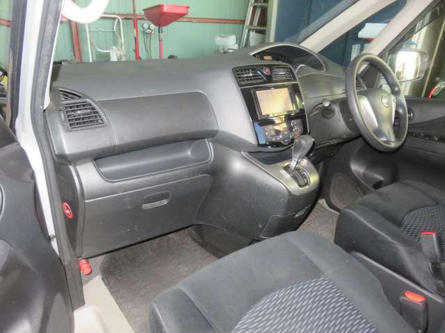 日産 セレナ ２．０ ２０Ｇ Ｓ－ＨＹＢＲＩＤ H26年 (東海) 99