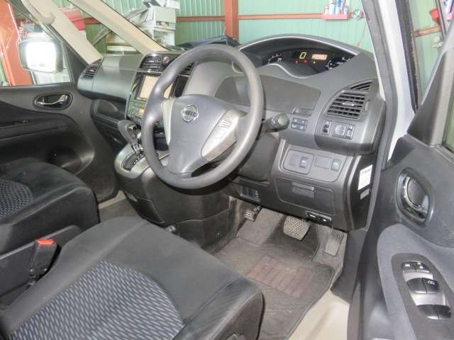 日産 セレナ ２．０ ２０Ｇ Ｓ－ＨＹＢＲＩＤ H26年 (東海) 99