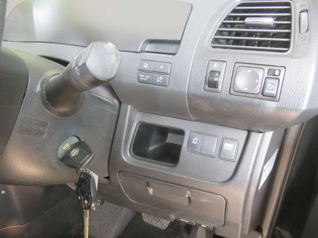 日産 セレナ ２．０ ２０Ｘ ４ＷＤ H23年 (東海) 99
