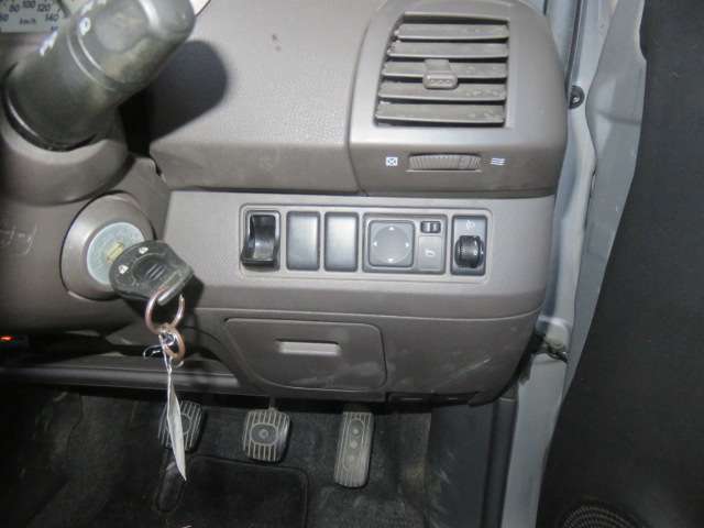 日産 マーチ １．２ １２Ｓ H22年 (東海) 99