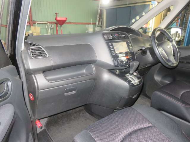 日産 セレナ ２．０ ハイウェイスター Ｓ－ＨＹＢＲＩＤ Ｖセレクション H25年 (東海) 99