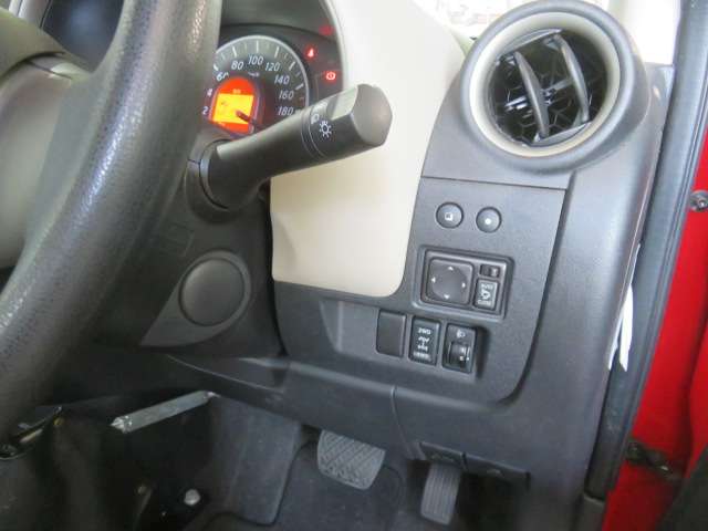 日産 マーチ １．２ １２Ｇ ＦＯＵＲ ４ＷＤ H24年 (東海) 99