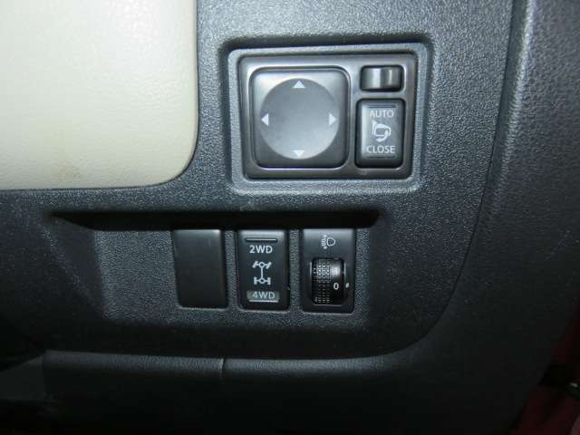 日産 マーチ １．２ １２Ｇ ＦＯＵＲ ４ＷＤ H24年 (東海) 99