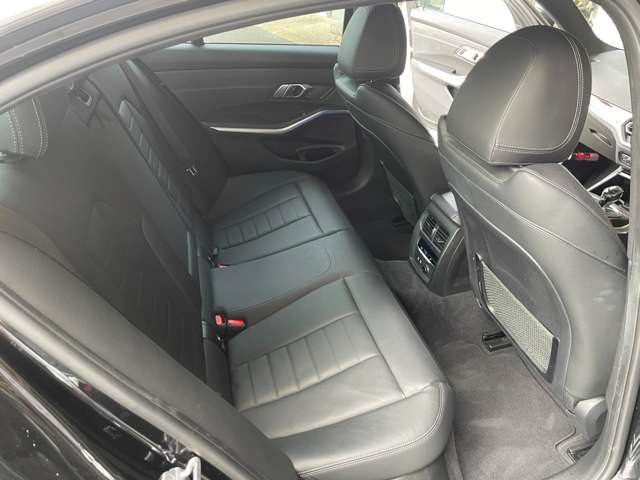 ＢＭＷ ３シリーズ ３２０Ｄ Ｘドライブ Ｍスポーツ ディーゼルターボ ４ＷＤ R1年 (東海) 99