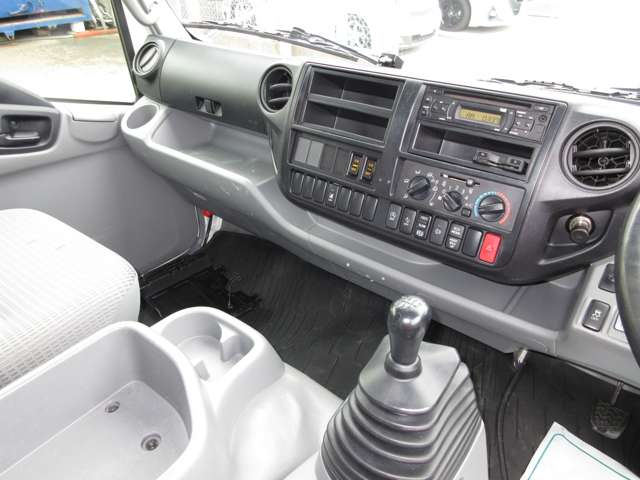日野自動車 デュトロ パネルバン H29年 (東海) 99