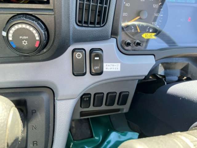 三菱フソウ キャンター ３．０ 全低床 ディーゼルターボ ４ＷＤ H28年 (東海) 99