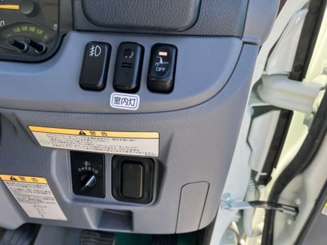 三菱フソウ キャンター ３．０ 全低床 ディーゼルターボ ４ＷＤ H28年 (東海) 99