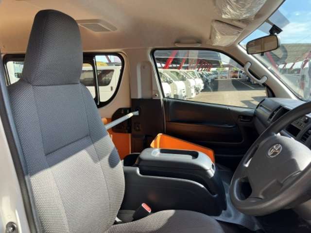 トヨタ ハイエースバン 幼児バス R1年 (東海) 99