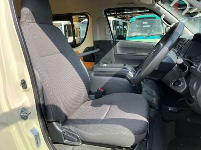 トヨタ ハイエースバン 幼児バス H26年 (東海) 99