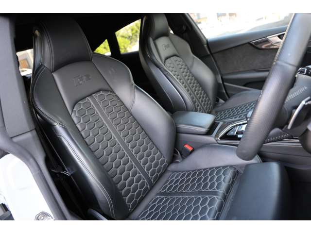 アウディ ＲＳ５　スポーツバック ２．９ ４ＷＤ R3年 (東海) 99