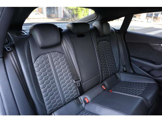 アウディ ＲＳ５　スポーツバック ２．９ ４ＷＤ R3年 (東海) 99