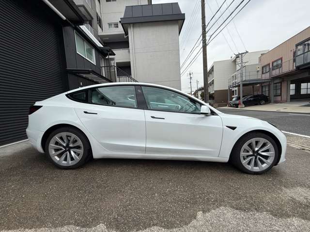 テスラ モデル３ ロングレンジ ＡＷＤ 白内装 R4年 (東海) 99