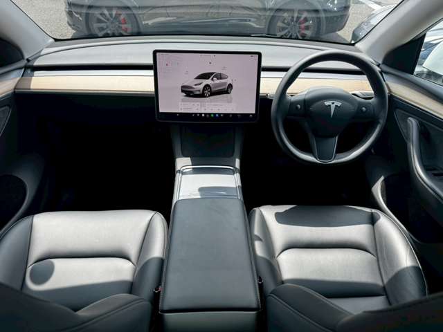 テスラ モデルＹ ＲＷＤ 黒内装 純正１９インチＡＷ R4年 (東海) 99