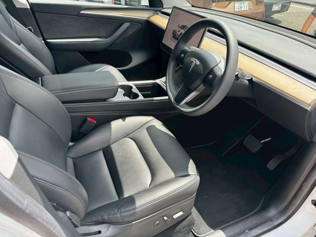 テスラ モデルＹ ＲＷＤ 黒内装 純正１９インチＡＷ R4年 (東海) 99