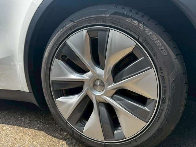 テスラ モデルＹ ＲＷＤ 黒内装 純正１９インチＡＷ R4年 (東海) 99
