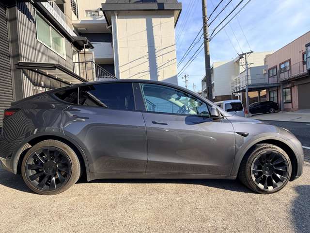 テスラ モデルＹ ＲＷＤ 黒内装 R4年 (東海) 99