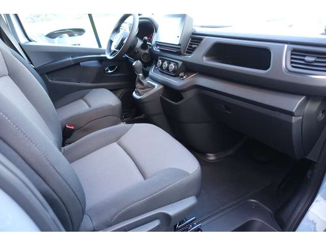 ルノー トラフィック ＣＯＭＢＩ R5年 (東海) 99