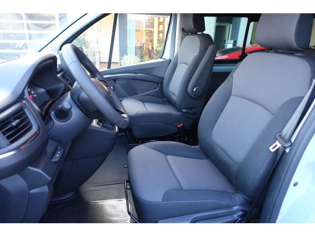 ルノー トラフィック ＣＯＭＢＩ R5年 (東海) 99