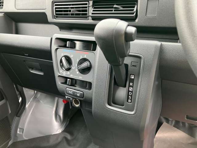 ダイハツ ハイゼットカーゴ ６６０ デラックス R8年 (関東) 99