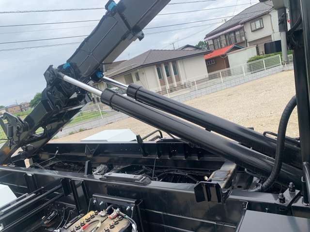 三菱フソウ ファイター 脱着装置付コンテナ専用車 R5年 (関東) 99