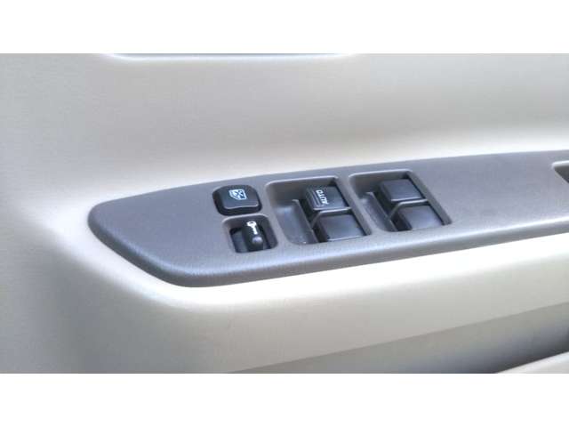 日産 ラシーン １．５ タイプＳ ４ＷＤ H13年 (中国) 99